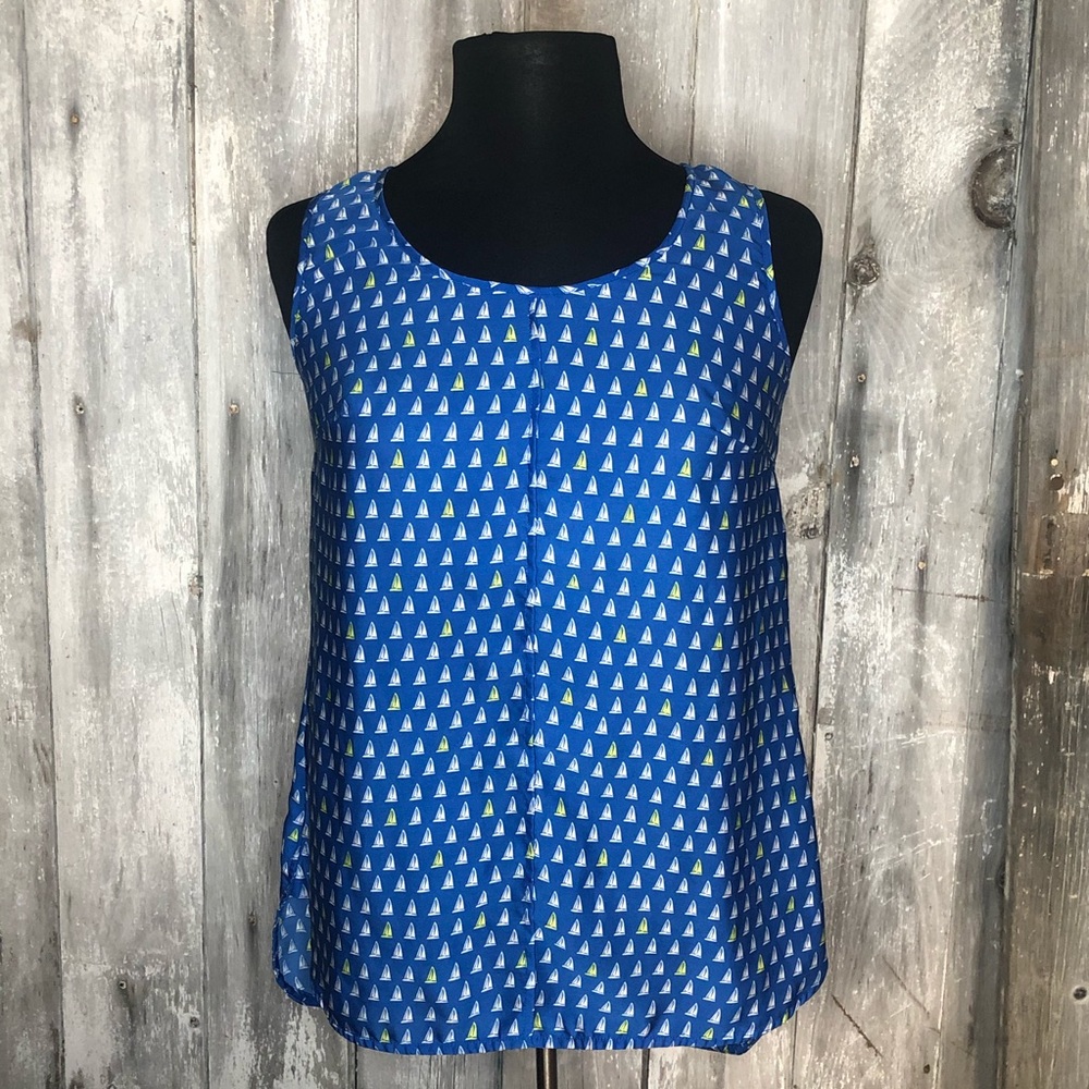 Boat tank top